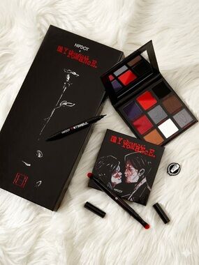 HIPDOT x MY CHEMICAL ROMANCE Collab 3-Piece Makeup Palette Eyeliner Makeup Brush